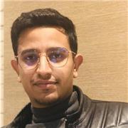 Professeur particulier donne soutien aux élèves de collège et lycée en maths